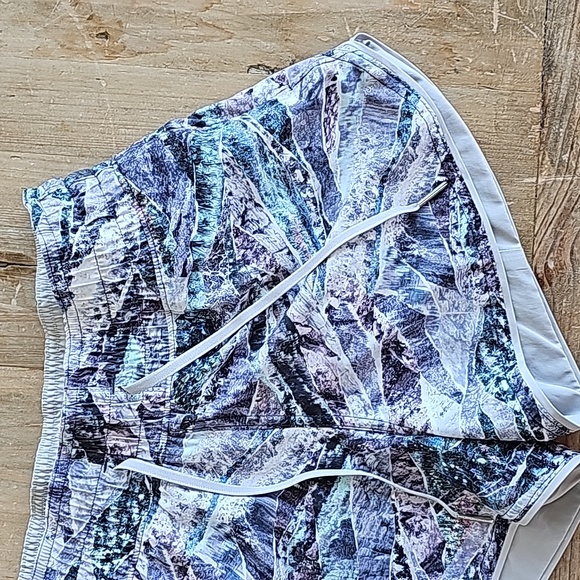 Lululemon Choose A Side Short *3" in Springscape Multi / French Clay - Picture 5 of 12